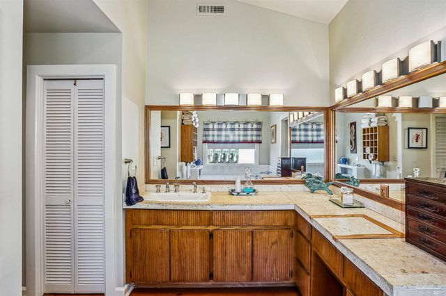 2653 Del Mar Dr, Gulf Breeze, FL 32563