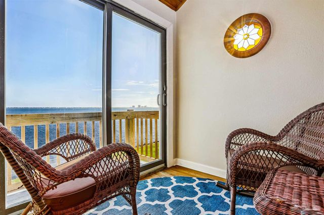 2653 Del Mar Dr, Gulf Breeze, FL 32563