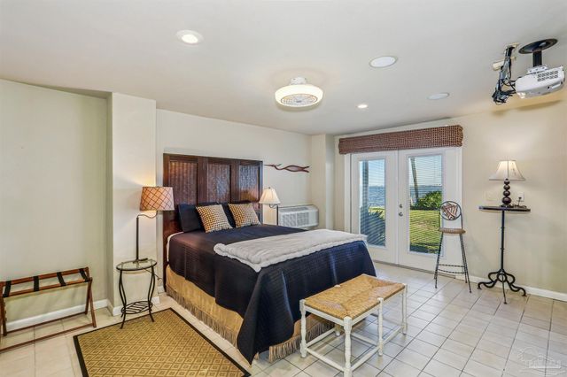 2653 Del Mar Dr, Gulf Breeze, FL 32563