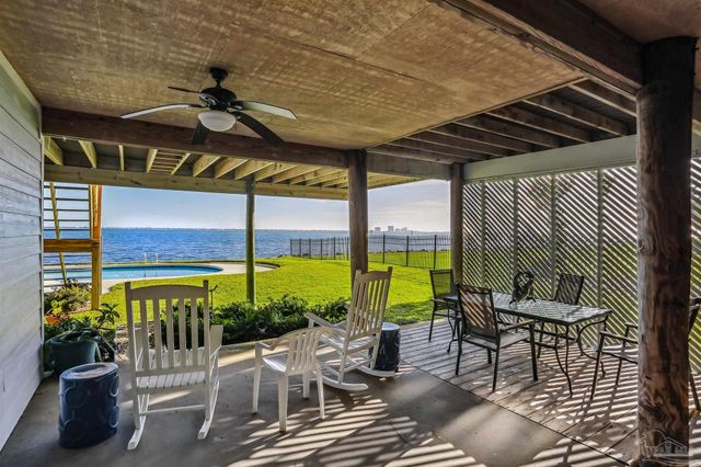 2653 Del Mar Dr, Gulf Breeze, FL 32563