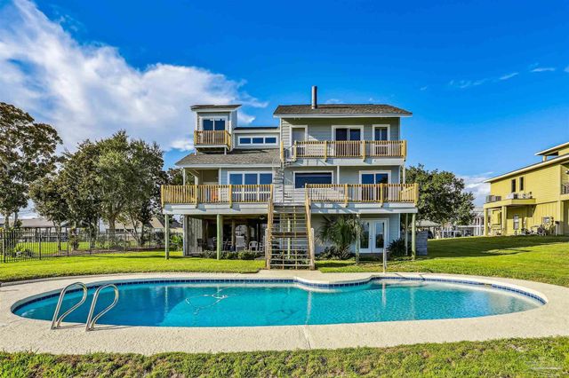 2653 Del Mar Dr, Gulf Breeze, FL 32563
