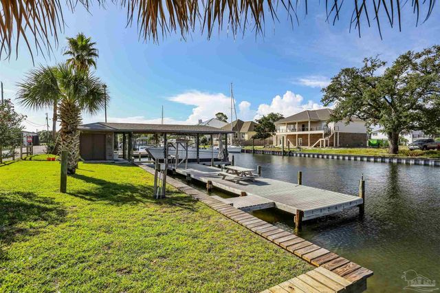 2653 Del Mar Dr, Gulf Breeze, FL 32563