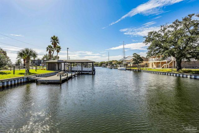 2653 Del Mar Dr, Gulf Breeze, FL 32563