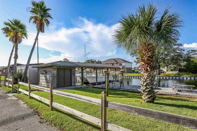 2653 Del Mar Dr, Gulf Breeze, FL 32563