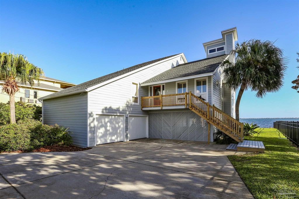 2653 Del Mar Dr, Gulf Breeze, FL 32563