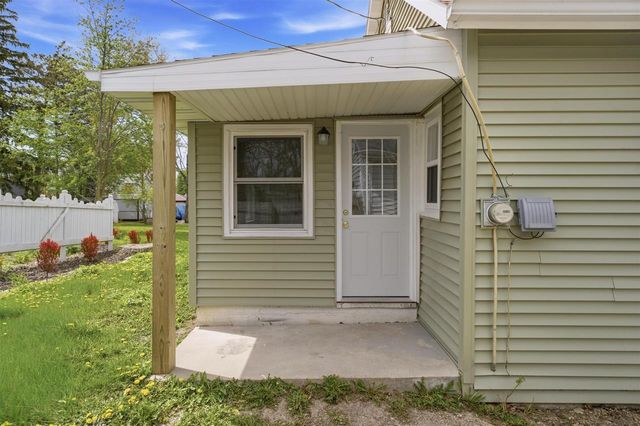 406 W SPRING STREET, New London, WI 54961