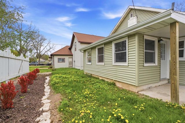 406 W SPRING STREET, New London, WI 54961