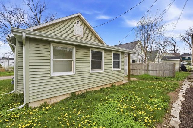406 W SPRING STREET, New London, WI 54961