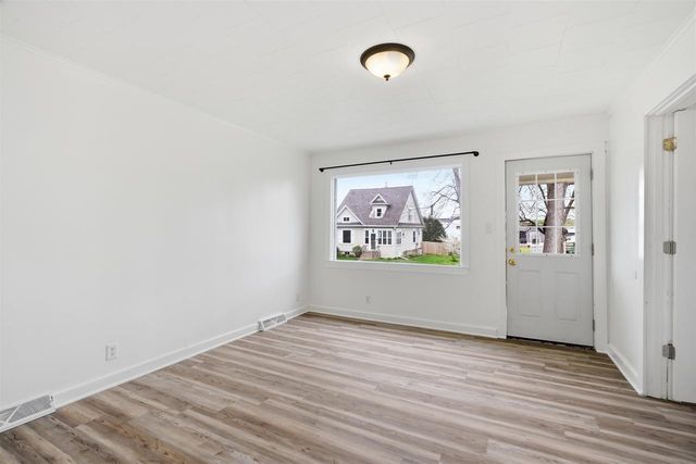 406 W SPRING STREET, New London, WI 54961