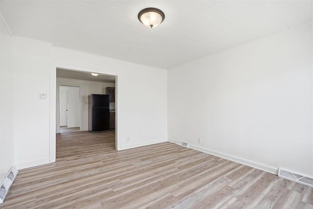 406 W SPRING STREET, New London, WI 54961