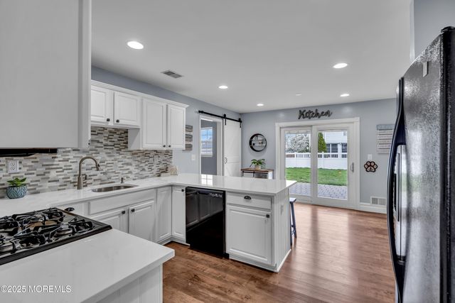 54 Crater Lake Road, Howell, NJ 07731