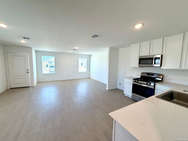 6707 Chert Chase, Elmendorf, TX 78263