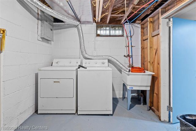 7635 Ashton Avenue, Detroit, MI 48228