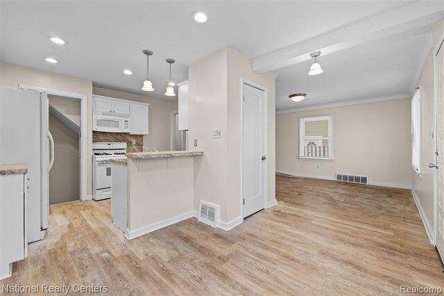 7635 Ashton Avenue, Detroit, MI 48228