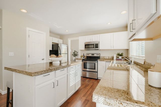 1033 S 128th Street, Burien, WA 98168