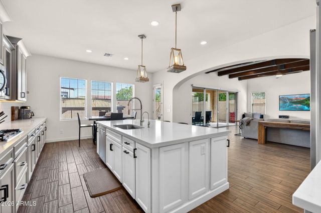 3530 E AQUARIUS Place, Chandler, AZ 85249