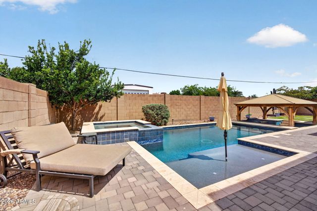 3530 E AQUARIUS Place, Chandler, AZ 85249