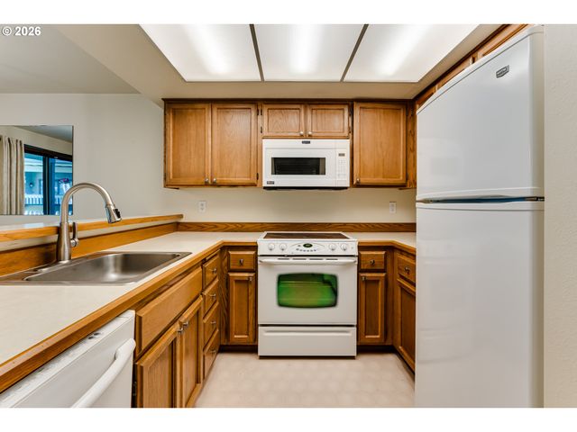 2051 LAKE ISLE Ter, Eugene, OR 97401