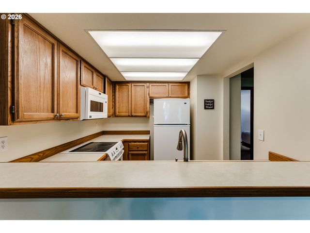 2051 LAKE ISLE Ter, Eugene, OR 97401