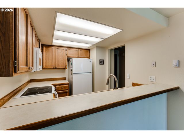 2051 LAKE ISLE Ter, Eugene, OR 97401