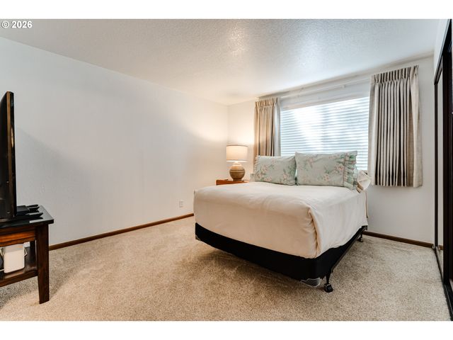 2051 LAKE ISLE Ter, Eugene, OR 97401