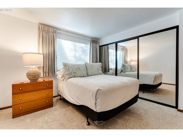 2051 LAKE ISLE Ter, Eugene, OR 97401