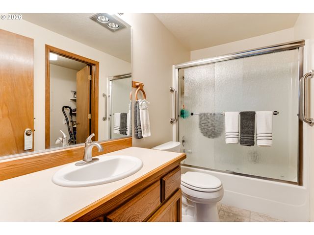 2051 LAKE ISLE Ter, Eugene, OR 97401