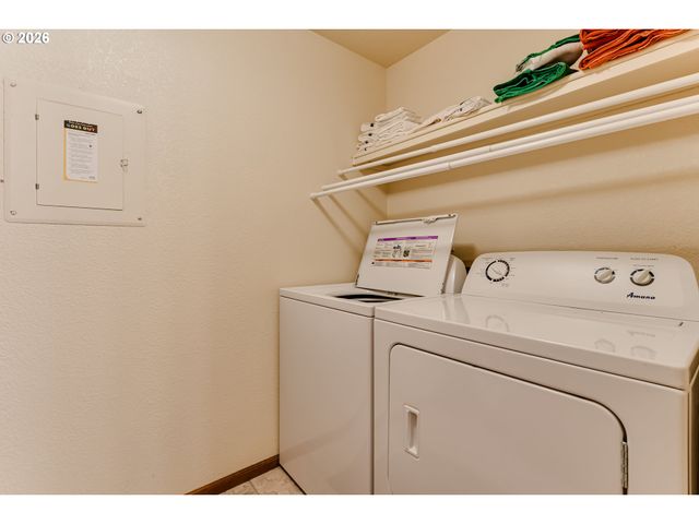 2051 LAKE ISLE Ter, Eugene, OR 97401