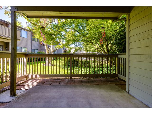 2051 LAKE ISLE Ter, Eugene, OR 97401