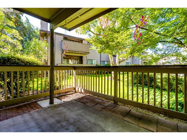 2051 LAKE ISLE Ter, Eugene, OR 97401
