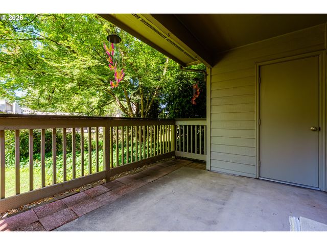 2051 LAKE ISLE Ter, Eugene, OR 97401