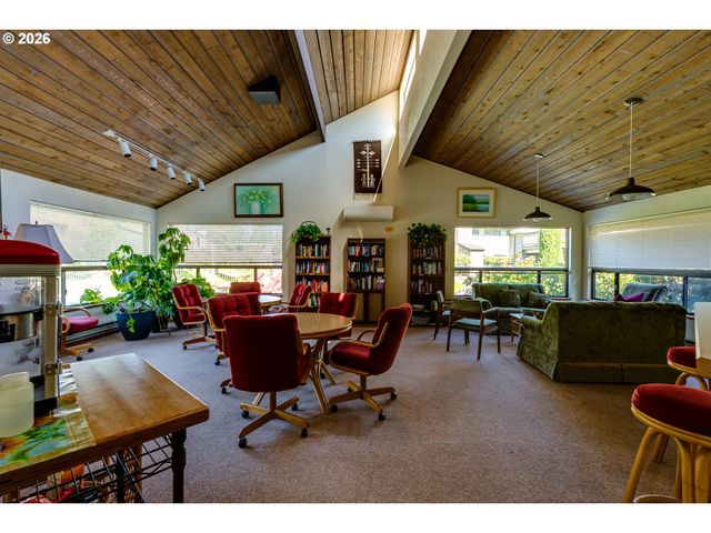 2051 LAKE ISLE Ter, Eugene, OR 97401