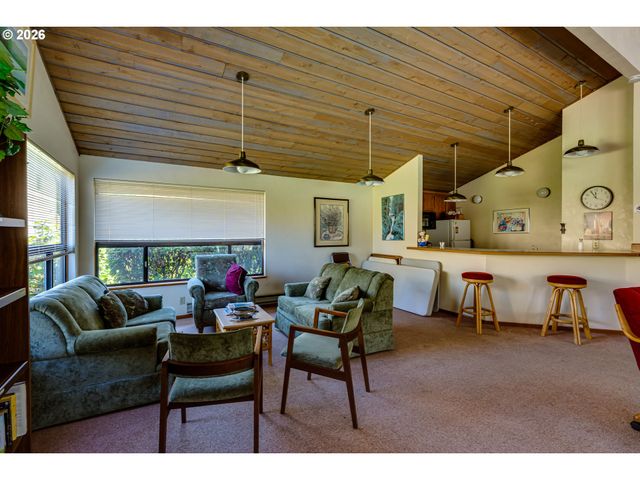 2051 LAKE ISLE Ter, Eugene, OR 97401