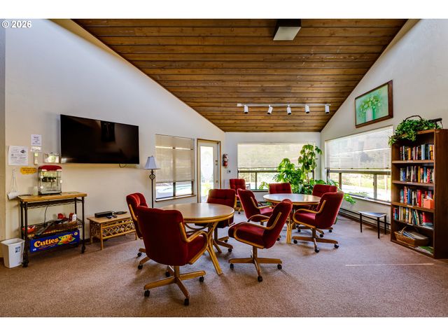 2051 LAKE ISLE Ter, Eugene, OR 97401