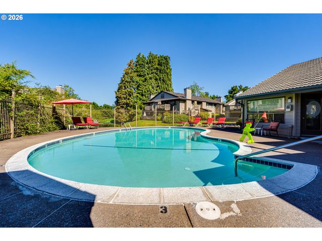 2051 LAKE ISLE Ter, Eugene, OR 97401