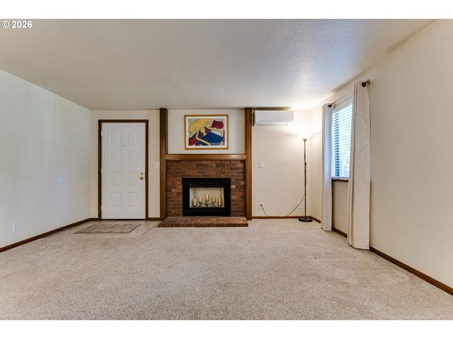 2051 LAKE ISLE Ter, Eugene, OR 97401