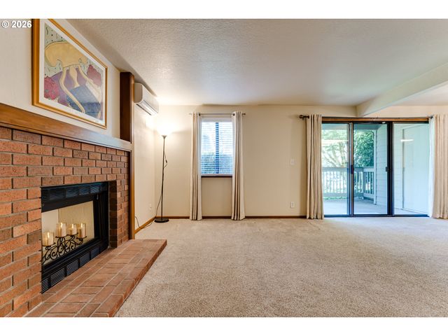 2051 LAKE ISLE Ter, Eugene, OR 97401