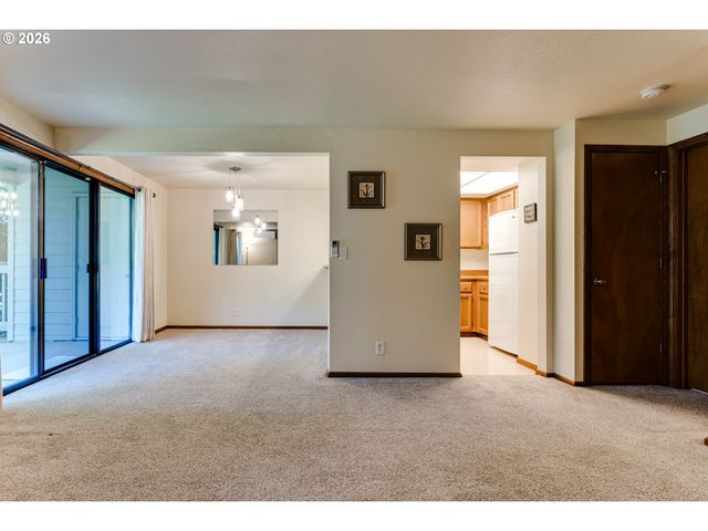 2051 LAKE ISLE Ter, Eugene, OR 97401