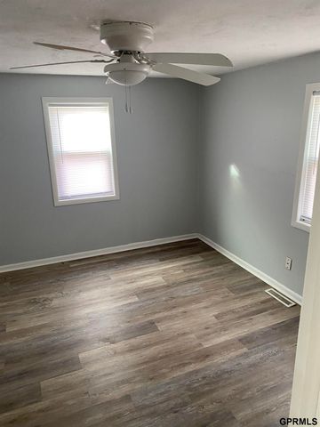 5423 S 50th Avenue, Omaha, NE 68117