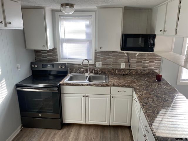 5423 S 50th Avenue, Omaha, NE 68117