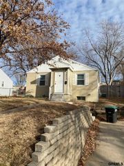 5423 S 50th Avenue, Omaha, NE 68117