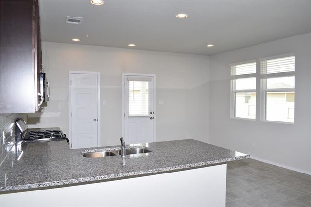 117 Keltic DR, Kyle, TX 78640
