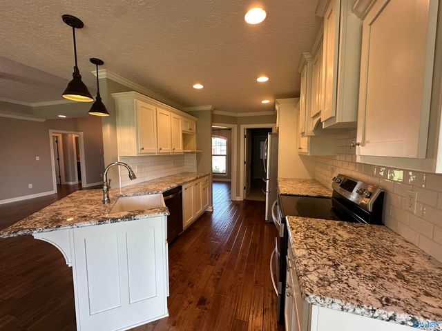 375 Creekside Circle, Gadsden, AL 35901