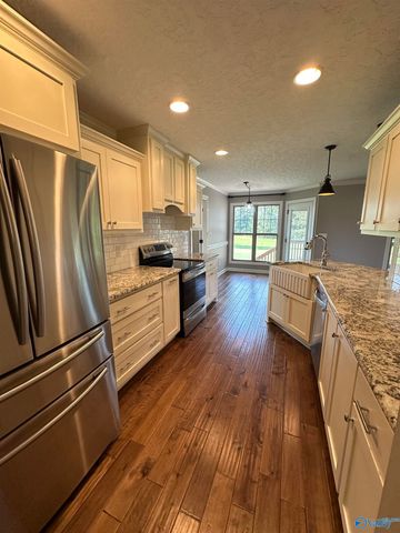 375 Creekside Circle, Gadsden, AL 35901
