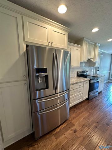375 Creekside Circle, Gadsden, AL 35901