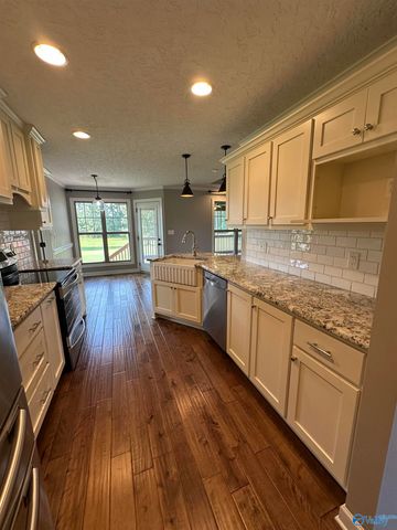 375 Creekside Circle, Gadsden, AL 35901