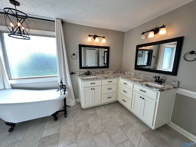 375 Creekside Circle, Gadsden, AL 35901