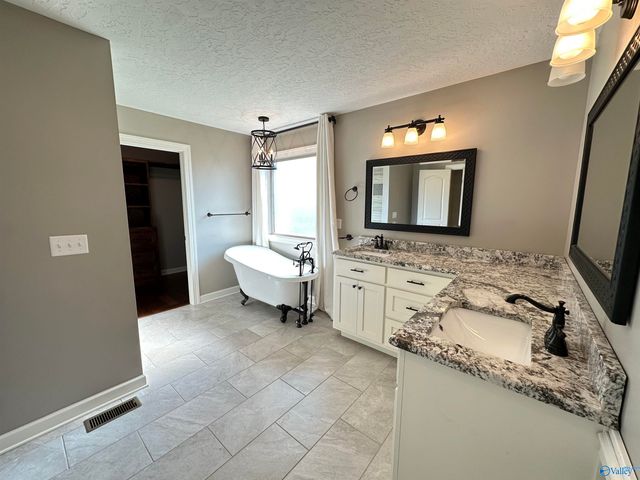 375 Creekside Circle, Gadsden, AL 35901