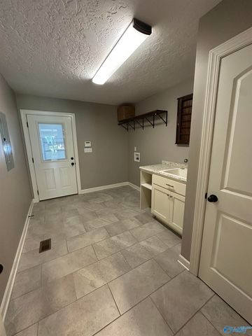 375 Creekside Circle, Gadsden, AL 35901