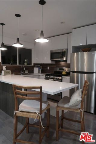 128 N BURLINGTON Avenue, Los Angeles, CA 90026